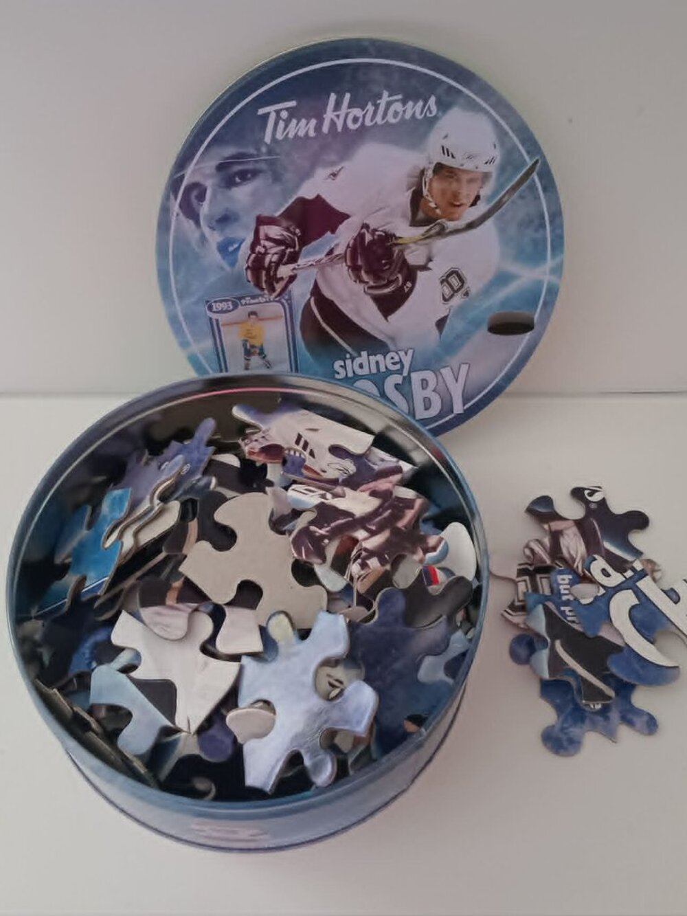 Sidney Crosby Penguins Tim Horton's 100 Piece Puzzle with Collectible Tin 2009 - Picture 2 of 14
